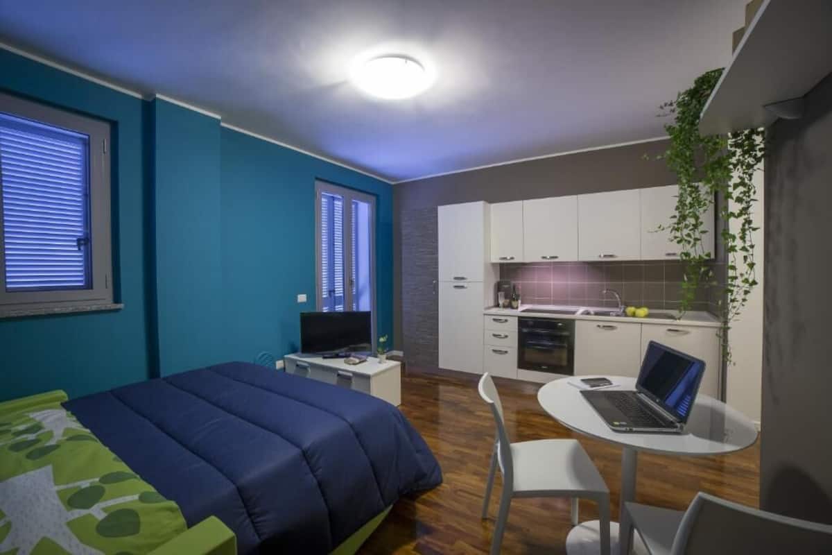 Basic Studio (Monolocale Basic) | Premium bedding, down comforters, blackout drapes, soundproofing