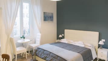 Quarto casal luxo | Escrivaninha, ferros/tábuas de passar roupa, Wi-Fi de cortesia