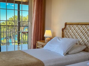 Apartamento superior, 3 habitaciones, balcón, vistas al mar | Decoración individual, mobiliario individual, sistema de insonorización