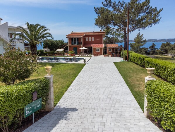 Entrada de la propiedad