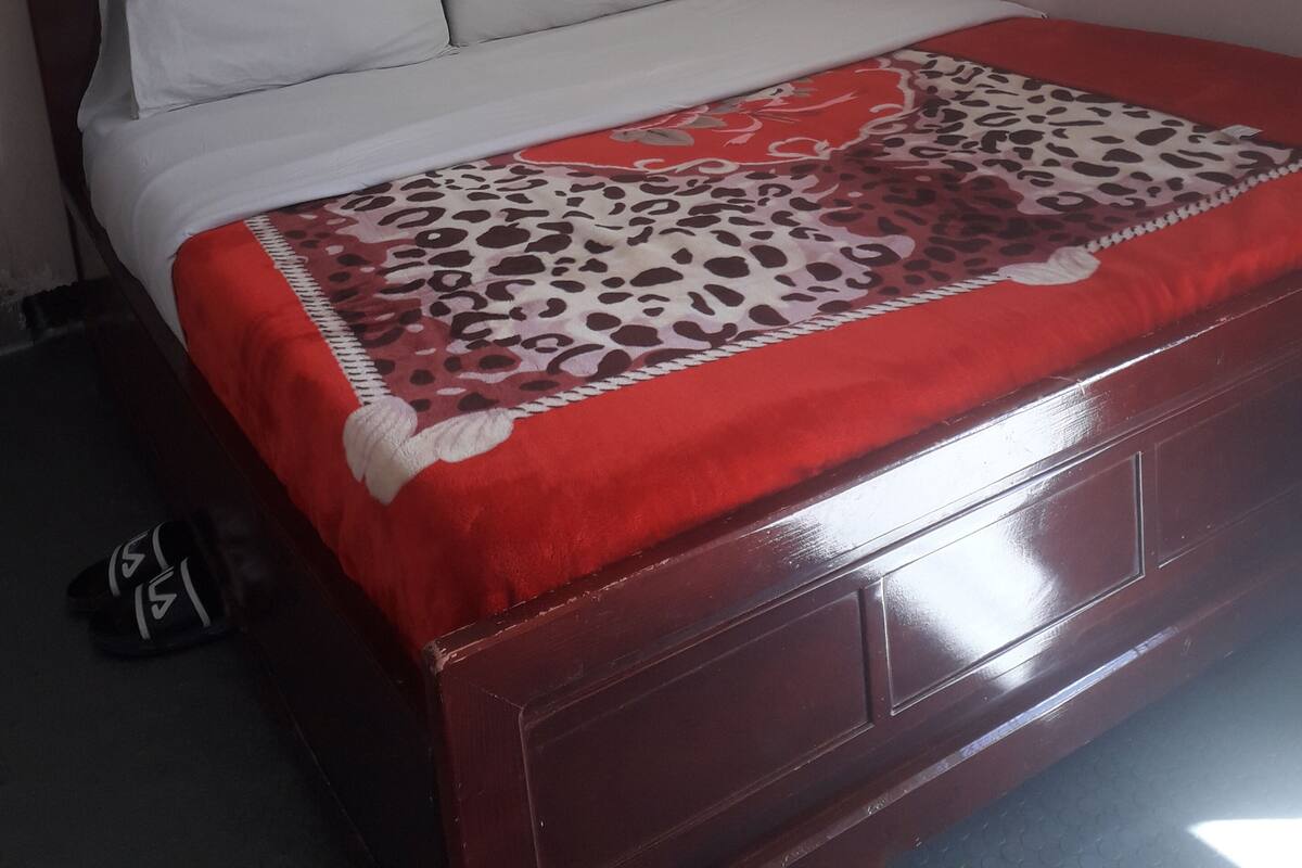 Desk, blackout curtains, rollaway beds, free WiFi