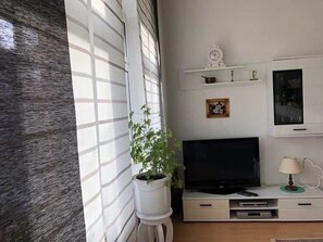 Unclassified image, 4 of 22, button