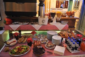 Free daily buffet breakfast - Hotel Bastina Lula (Sarajevo)