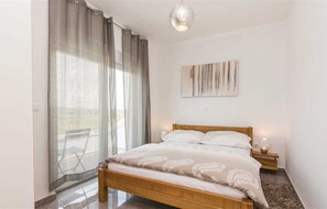 6 Schlafzimmer, BĂŒgeleisen/BĂŒgelbrett, kostenloses WLAN, BettwĂ€sche
