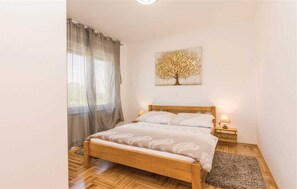 6 sovrum, strykjÀrn/strykbrÀda, gratis wi-fi och sÀngklÀder