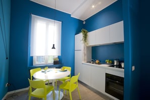 Apartment, 2 Schlafzimmer | Eigene Küche | Ofen, Geschirrspüler, Kochgeschirr/Geschirr/Besteck