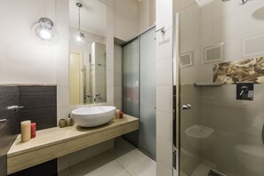 Apartment, 1 Schlafzimmer | Badezimmer | Badewanne, Haartrockner, Hausschuhe, Handtücher