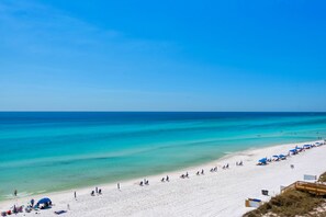 On the beach - Dunes of Crystal Beach 404, Beachfront 4bd condo, (Destin)