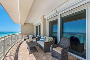 Terrace/patio - Dunes of Crystal Beach 404, Beachfront 4bd condo, (Destin)