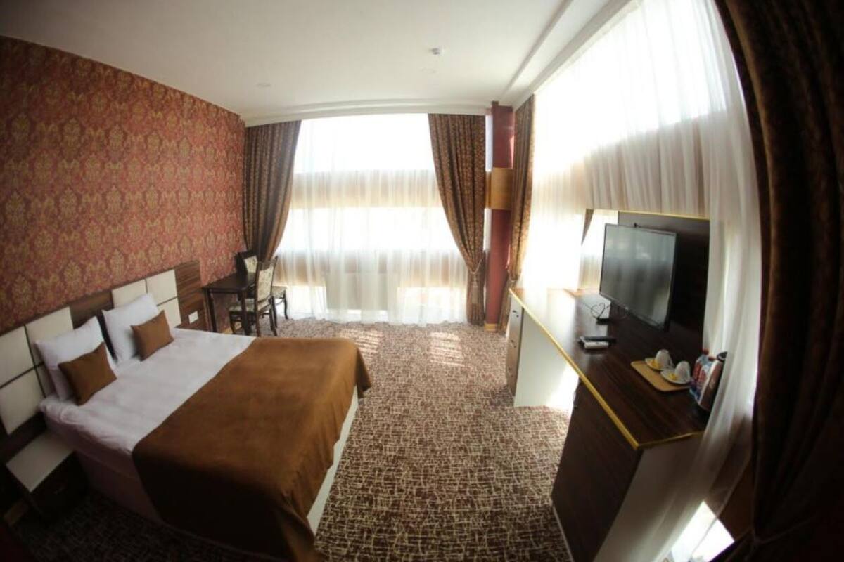 Budget Double Room | Soundproofing, WiFi (free)
