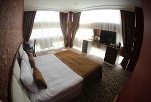 Standard-Doppelzimmer, 1 Doppelbett, Meerblick | Schallisolierte Zimmer, kostenloses WLAN