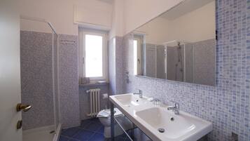 Appartamento, 3 camere da letto | Bagno | Doccia, asciugacapelli, bidet, asciugamani