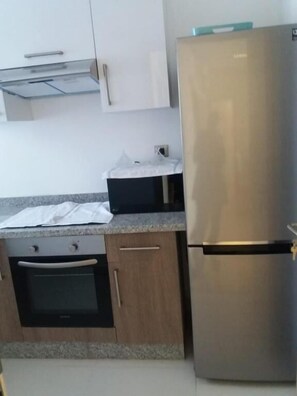 Luxury Apartment, 2 Bedrooms, Golf View | Private kitchen | Fridge, microwave, oven, stovetop