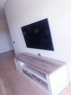 Luksusleilighet, 2 soverom, utsikt mot golfbane | TV