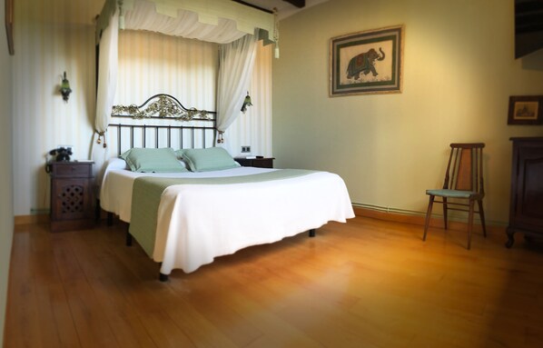 スイート | ミニバー、可動式ベッド、WiFi (無料)、ベッドシーツ