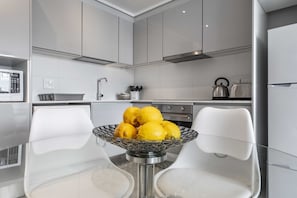 Appartement | Cuisine privée | Réfrigérateur, micro-ondes, four, plaque de cuisson