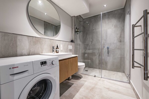 Apartment | Bathroom