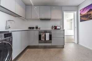 Apartment | Eigene Küche | Kühlschrank, Mikrowelle, Ofen, Herdplatte