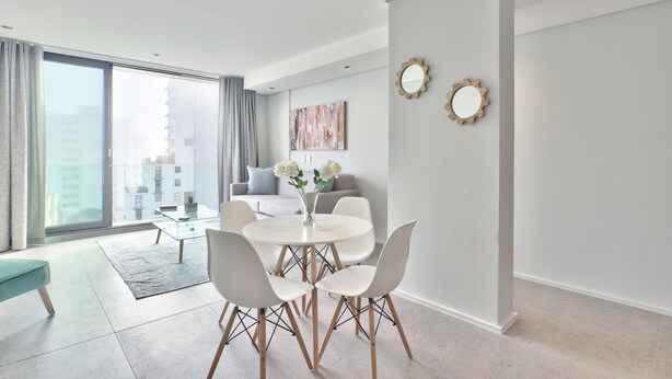 Apartment | In-room dining - 503 The Cosmopolitan Luxury and Views (Cape Town)