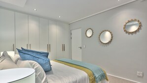 Apartment - 503 The Cosmopolitan Luxury and Views (Cape Town)