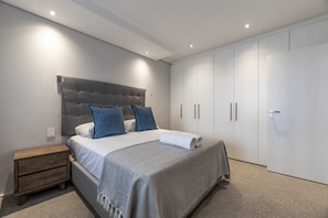 Appartement | 1 chambre, coffres-forts dans les chambres, fer et planche à repasser