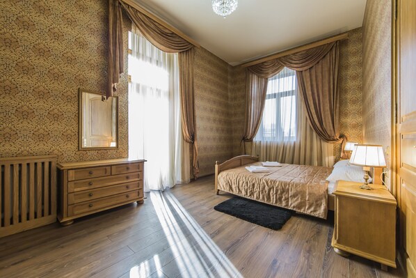 Premium Apartment | 2 bedrooms, iron/ironing board, free WiFi - Magnificent Apartment at Luteranska (Kyiv)