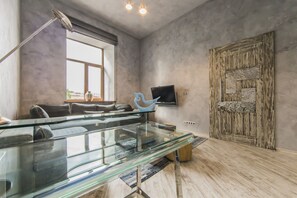 Luxury Apartment | 2 bedrooms, iron/ironing board, free WiFi