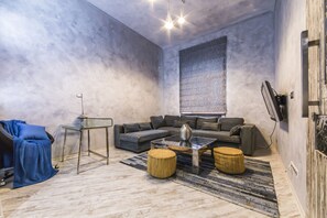 Apartamento de lujo | Sala de estar | Una televisión LED