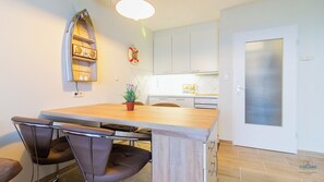 Dining - Nautic apartment 709 - Maritime apartment with sensational North Sea views (Cuxhaven)