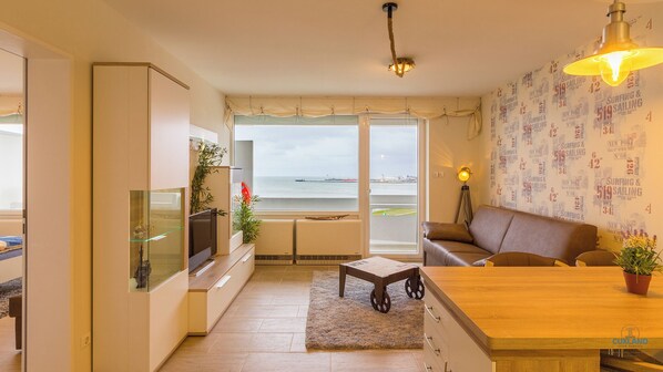 TV, ping pong, stereo - Nautic apartment 709 - Maritime apartment with sensational North Sea views (Cuxhaven)