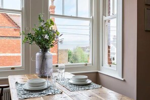 Dining - Harriet - Quaint one bed with easy parking (Ramsgate)