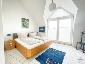 2 bedrooms, free WiFi - Apartment on two levels with first-class harbor view (Cuxhaven)