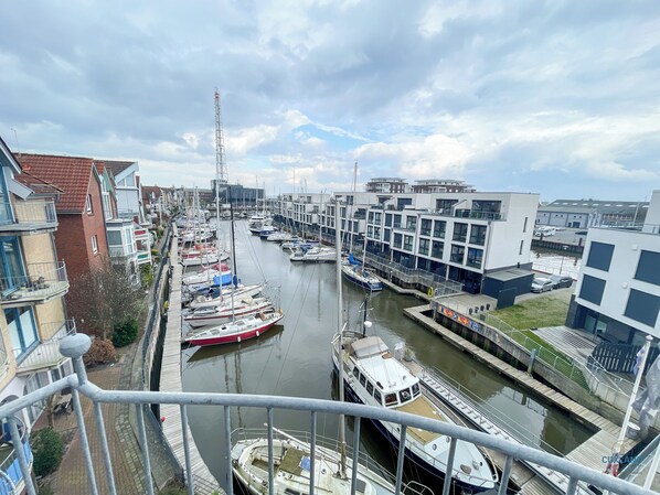 Marina - Large two-level apartment with first-class harbor view (Cuxhaven)