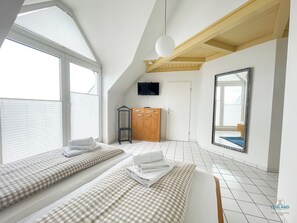 2 bedrooms, free WiFi - Large two-level apartment with first-class harbor view (Cuxhaven)