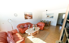 Una televisión, un reproductor estéreo