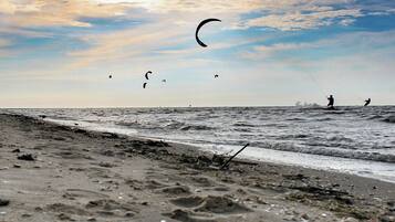Una spiaggia nelle vicinanze