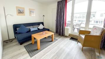 Een televisie en een stereo