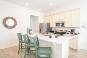 Réfrigérateur, four, plaque de cuisson, lave-vaisselle