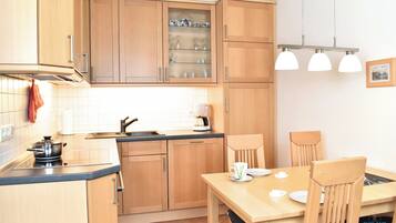 Kühlschrank, Ofen, Herdplatte, Geschirrspüler