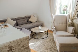 TV, DVD player, stereo - Schmidt vacation apartment - cozy and modern atmosphere (Cuxhaven)