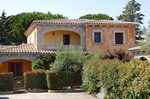 Front of property - Appartamenti Il Faro (San Teodoro)