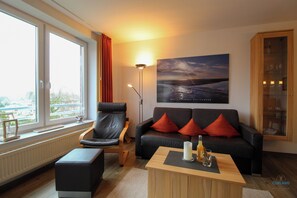 TV, DVD player, stereo - Residenz Hohe Lith apartment 03.23 - Comfortable apartment in the best location in Duhnen (Cuxhaven)