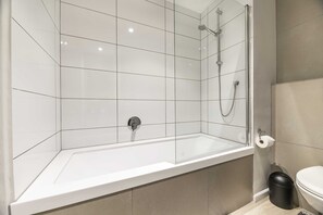 Bathroom - C502 Woodstock Quarters with Pool & Gym (Cape Town)