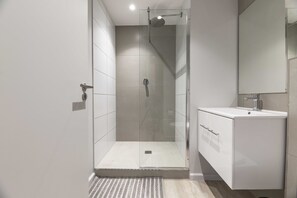 Bathroom - C502 Woodstock Quarters with Pool & Gym (Cape Town)