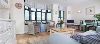 Little Ships- Cosy retreat with harbour views