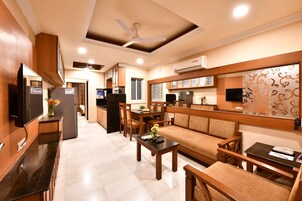 Classic Room, 1 Bedroom (1 BHK) | Premium bedding, in-room safe, desk, laptop workspace