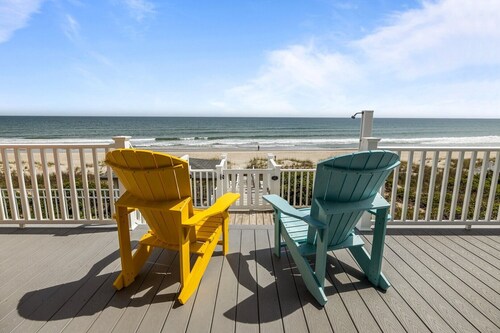 Emerald Isle Oceanfront Home con piscina privada y admite perros.