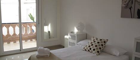 2 chambres, fer et planche à repasser, Wi-Fi, draps fournis