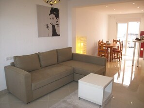 Flat-screen TV, DVD player - Hernan Cortes Summary (Nerja)