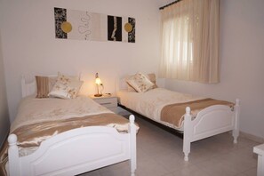2 chambres, fer et planche à repasser, Wi-Fi, draps fournis